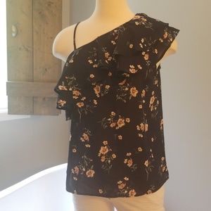 One shoulder top